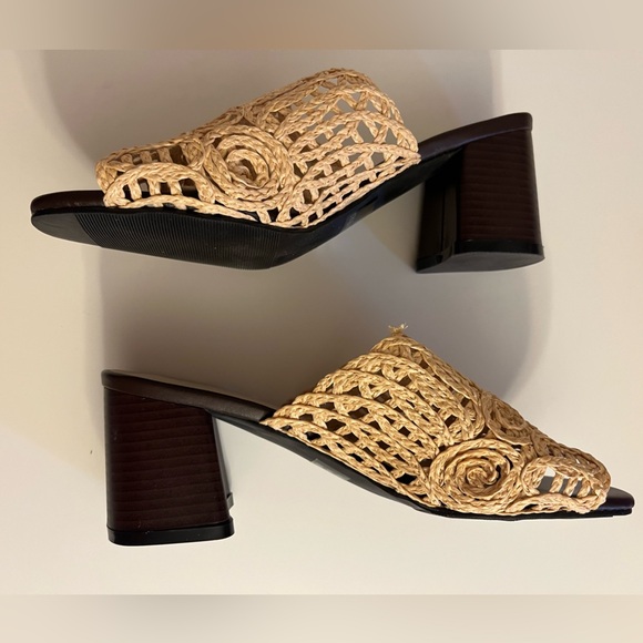 Classique Woven Heeled Sandals - Picture 14 of 15